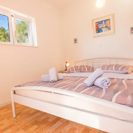 Pharia Konukevi Gdinj